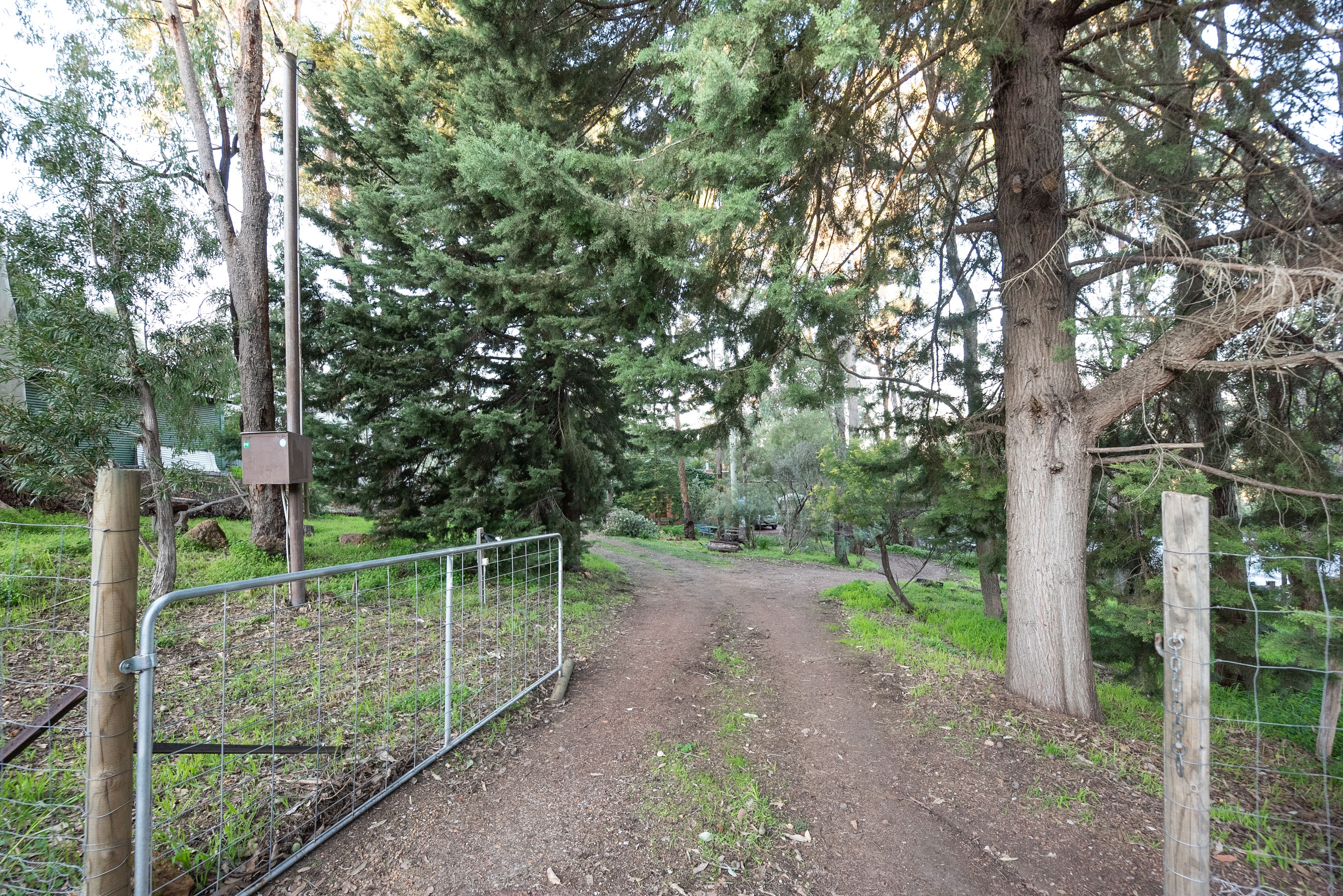 A renovated & quirky 4x1 home on 1/2 acre, in awesome Parkerville.